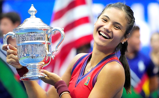 Tennis: Emma Raducanu ăn mừng chiến thắng US Open ra sao?