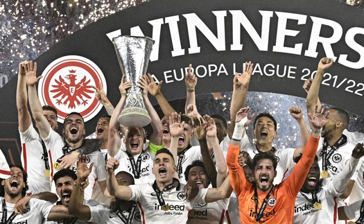 Frankfurt vô địch Europa League sau loạt đá 11m cân não