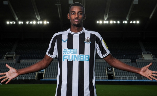 Newcastle chiêu mộ thành công Alexander Isak với giá kỷ lục