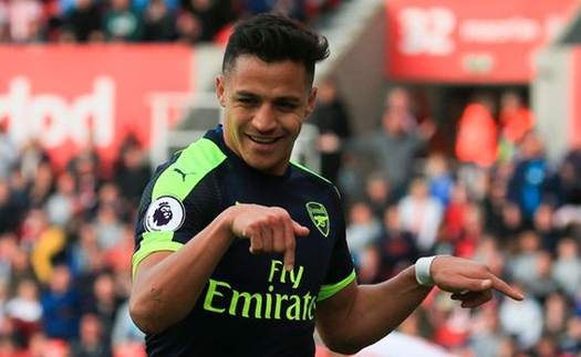 Sanchez ăn mừng thế này thì chứng tỏ đã chấp nhận ở lại Arsenal