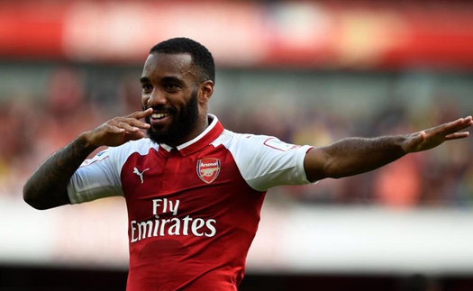 Fan Arsenal chì chiết Wenger khi Lacazette lập 'siêu phẩm' trên sân tập của tuyển Pháp