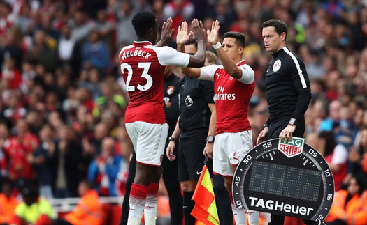 Welbeck hồi sinh & cơn đau đầu của Wenger