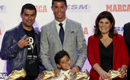 Ronaldo đã làm gì khi chứng kiến anh trai nghiện rượu và ma túy?