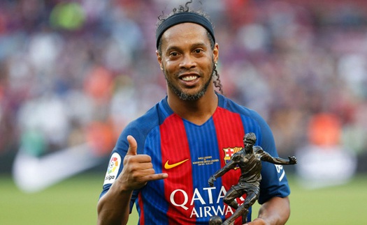 Ronaldinho chính thức giải nghệ ở tuổi 37: Tạm biệt 'rô vẩu' huyền thoại