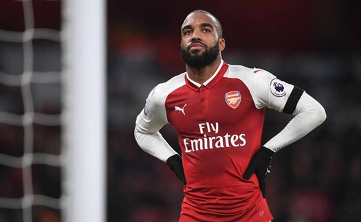 TIẾT LỘ: M.U từ chối mua Lacazette vì 'chỉ biết ghi bàn từ penalty'