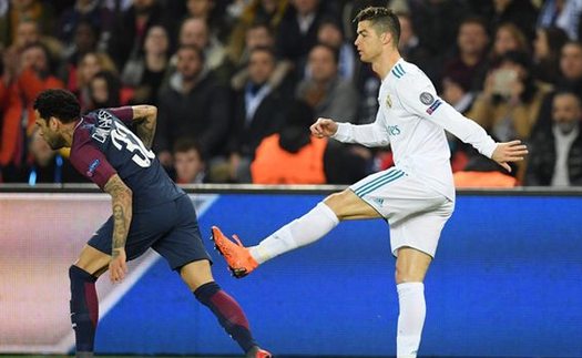 Ronaldo may mắn thoát thẻ đỏ trong trận thắng PSG