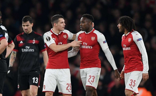 Welbeck ăn vạ lộ liễu, fan Milan tức giận, Wenger cố tình 'nói lảng'