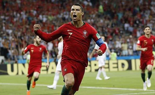 Rio Ferdinand: 'Chưa từng thấy ai như Ronaldo, thuê riêng chuyên gia dinh dưỡng, bác sĩ, nhà vật lí trị liệu!'