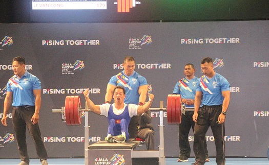 VĐV cử tạ Lê Văn Công: Dành sức cho giải VĐTG nhưng vẫn lấy vàng Para Games