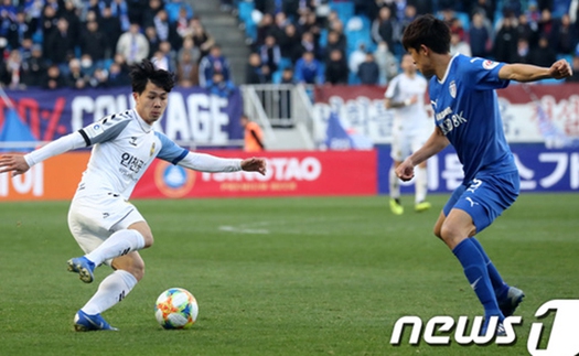 Bóng đá Việt Nam ngày 20/4: Công Phượng giúp K League phát triển, Đức Chinh chấn thương