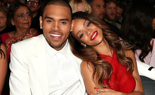 Rihanna bất ngờ gọi điện cho Chris Brown và nói lời yêu