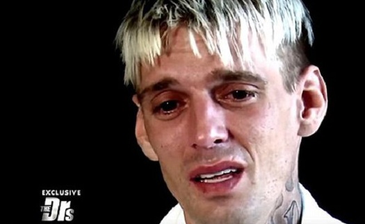 Aaron Carter gầy trơ xương, run rẩy khi nhận xét nghiệm HIV trên truyền hình