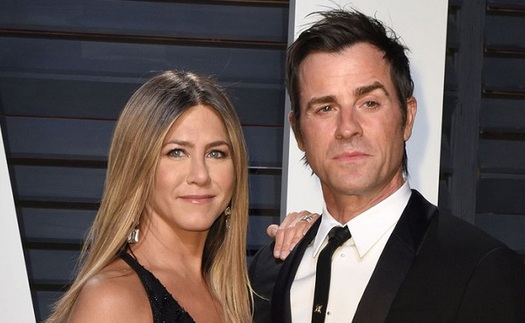 Jennifer Aniston tức điên khi chồng cũ 'tình ái điên đảo'