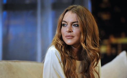 Dân mạng choáng khi xem clip Lindsay Lohan bị đánh giữa đường