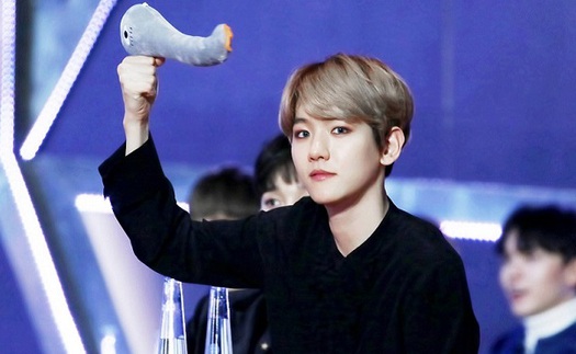 Mệt mỏi vì fan cuồng, Baekhyun của EXO làm căng trên mạng