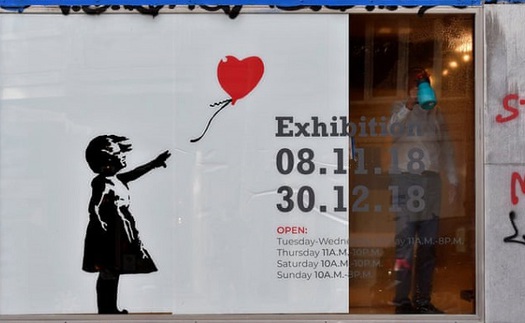 'Bi kịch' tranh trăm tỷ của Banksy với hãng buôn thịt lợn