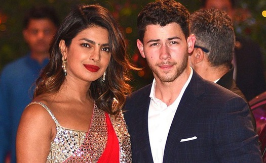 Nick Jonas cười phớ lớ khi cưới được bạn gái lớn tuổi Priyanka Chopra ở Ấn Độ