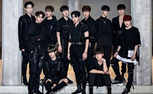 Fan cuồng Wanna One làm rối tung sân bay khi nhóm sắp tan rã