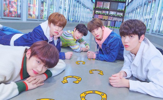 Đàn em BTS TXT đã bán trước được hơn 100 ngàn album ra mắt chỉ trong ba ngày