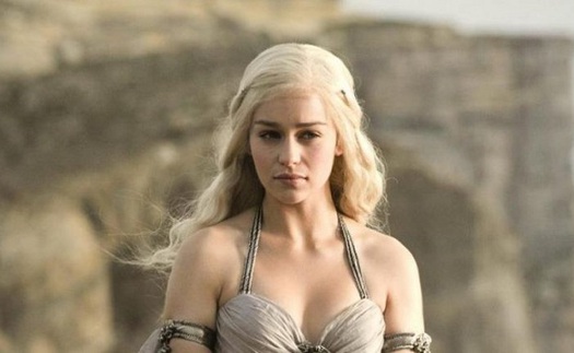 Hở quá nhiều trong ‘Trò chơi vương quyền’, Emilia Clarke từ chối đóng ‘50 sắc thái’