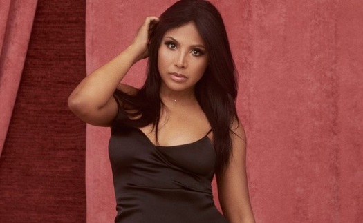 Toni Braxton phát hành album thứ 10, ‘Spell My Name’, vào tháng Tám