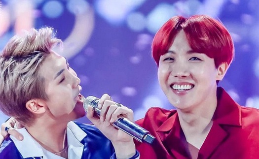 J-Hope BTS cùng đàn em quấy rối RM bằng trò cực đỏ mặt