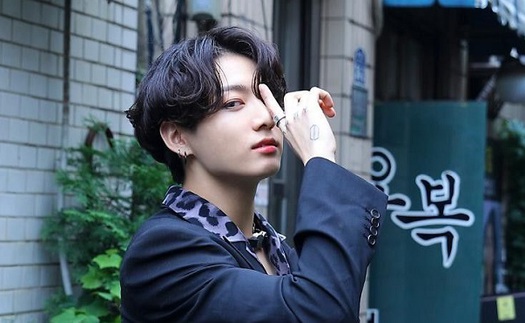 Jungkook lại gây choáng khi khoe tài tại ‘BE Log’