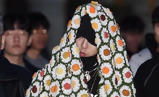 Fashionista G-Dragon mặc áo bông giữa trời nóng thiêu đốt