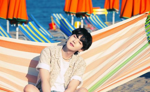 Suga BTS để trống ngón đeo nhẫn vì lý do siêu ngọt ngào