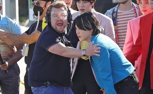 James Corden giật bắn mình khi chạm vào đùi Jimin BTS, đây là lý do