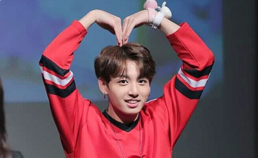 Đến Jungkook BTS cũng ngẩn ngơ khi gặp... người đàn ông của đời mình