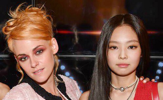 Jennie Blackpink mặc cùng đồ Kristen Stewart, ai mới là ‘Nàng thơ Chanel’?