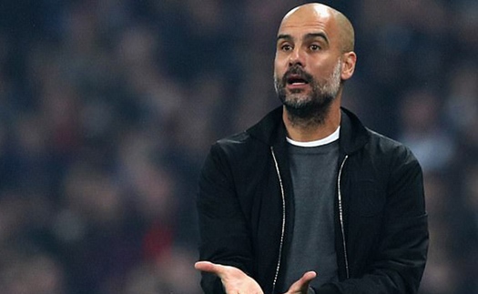 Chật vật hạ đội hạng hai, Guardiola đổ lỗi cho... quả bóng Mitre