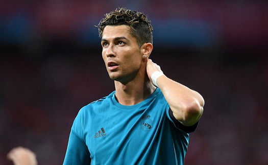 Đòi ra đi, Ronaldo vòi tăng lương, hay muốn trở về... M.U?