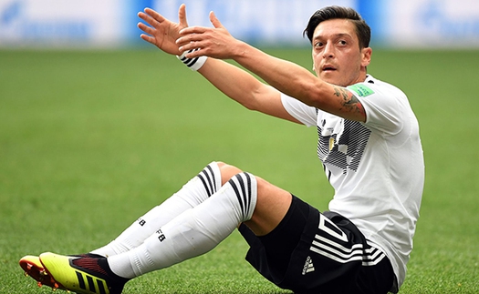 Mesut Oezil từ giã tuyển Đức: 'Khi chiến thắng, tôi là người Đức, khi thua trận, tôi là gã nhập cư'