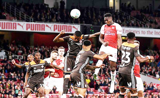 Video Arsenal 3-1 Brentford: Welbeck rực sáng, Pháo thủ thẳng tiến