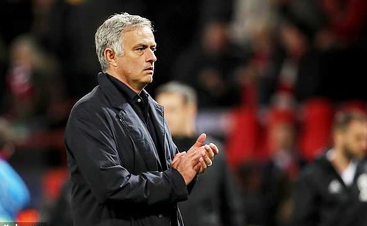 Tin HOT M.U 3/10: Mourinho lập kỷ lục buồn, thách thức dư luận, Valencia lộ ý định phản thầy