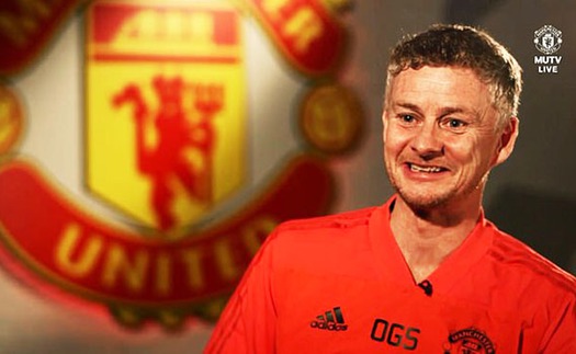 Ole Gunnar Solskjaer: 'Chỉ cần ra sân nở nụ cười và tự hào vì đã được chơi cho M.U'