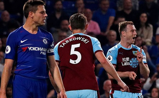 VIDEO Chelsea 2-2 Burnley: Chelsea mất điểm, MU, Arsenal mừng thầm