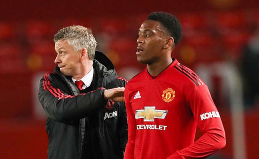 TIẾT LỘ: Chắp tay nhìn đồng đội khởi động, Martial bị HLV Ole Solskjaer ‘sấy tóc’ dữ dội