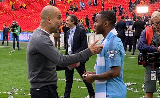 Guardiola dạy người hùng Sterling 'tranh bóng, chuyền bóng' ngay khi vừa vô địch FA Cup