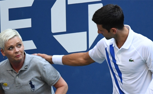 Djokovic bị loại khỏi US Open 2020 vì đánh bóng trúng nữ trọng tài