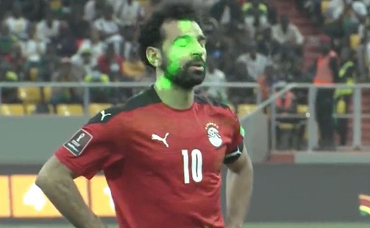 Salah bị chiếu laser, sút hỏng luân lưu khiến Ai Cập mất vé dự World Cup