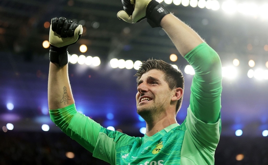 Thibaut Courtois: Hung thần đích thực của Liverpool