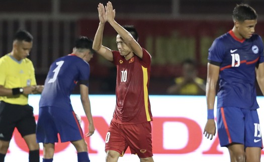 Việt Nam 4-0 Singapore: Văn Quyết và ngày tái xuất ngọt ngào