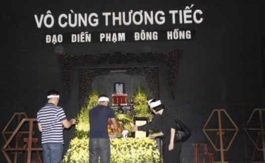 Nghệ sĩ tiễn đưa 'trùm hài đất Bắc' Phạm Đông Hồng về nơi an nghỉ