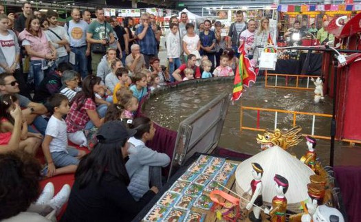 Phan Thanh Liêm 'chu du' châu Âu cùng sân khấu rối nước vỏn vẹn 200kg