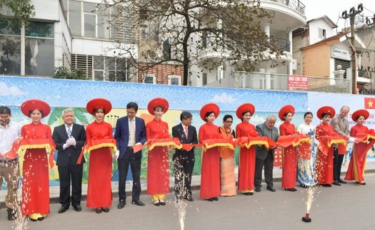 Khánh thành tranh gốm Sri Lanka trên 'Con đường gốm sứ'