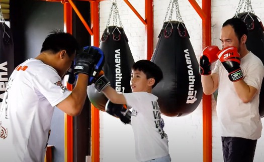 Vắng Thu Trang, Tiến Luật dẫn con trai đi học boxing trong 'Thử thách lớn khôn'