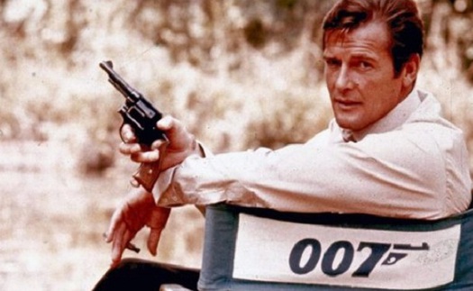 Lãng tử 007 Roger Moore qua đời vì bệnh ung thư